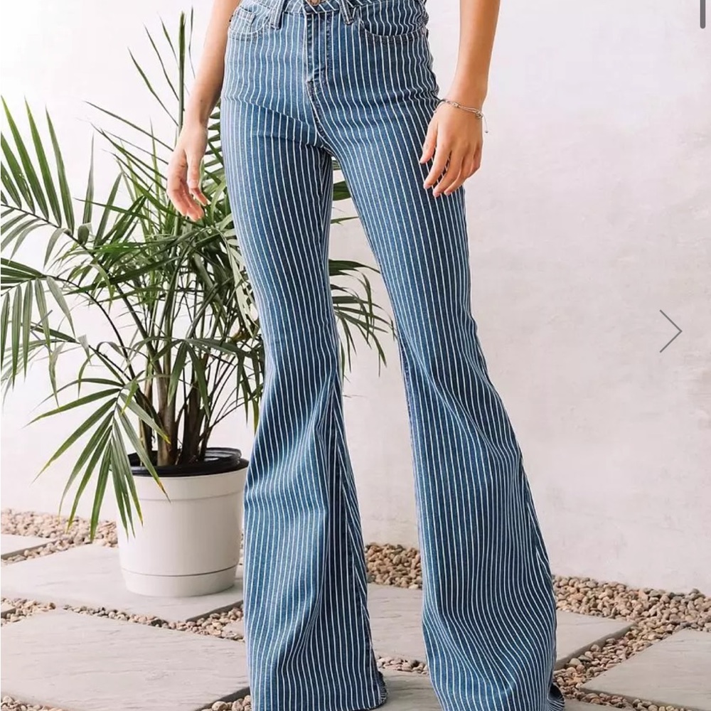 Judy Blue® Ultra High Rise Super Flare Jean